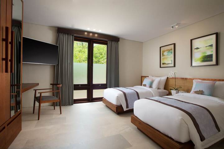 Room 5 of 32