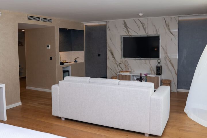 Room 68 of 165