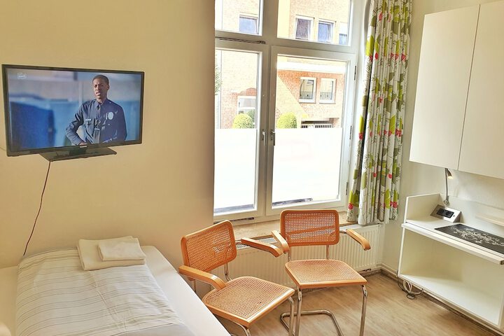 Room 27 of 156