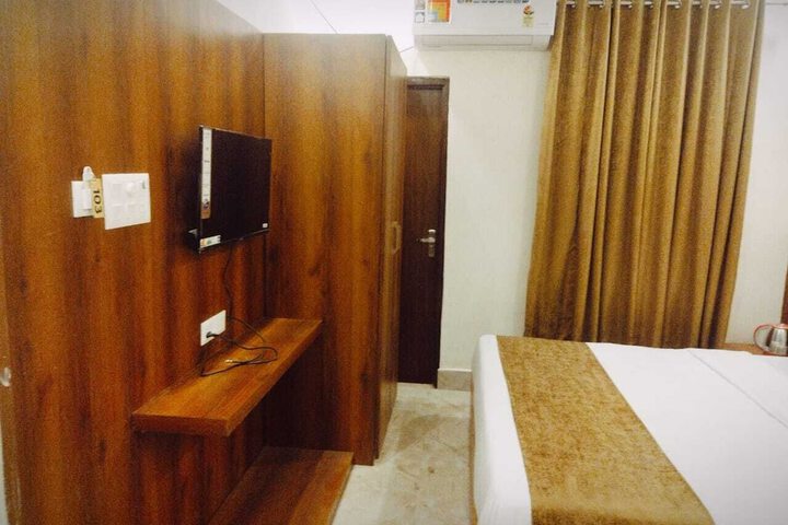 Room 12 of 48