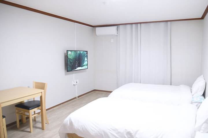 Room 34 of 71