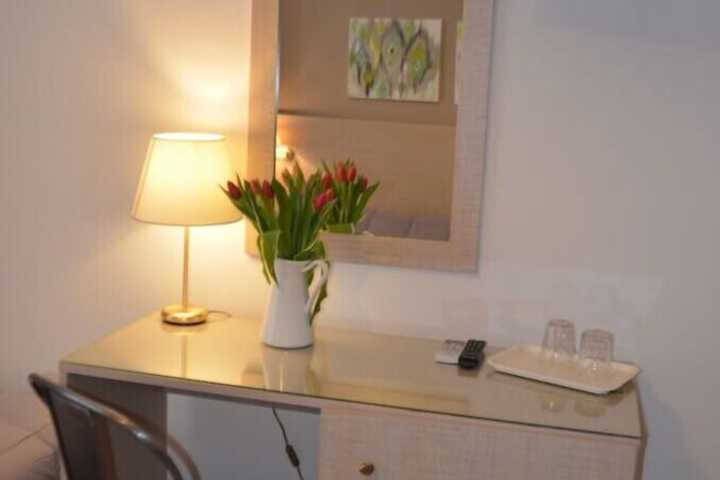 Room 16 of 22