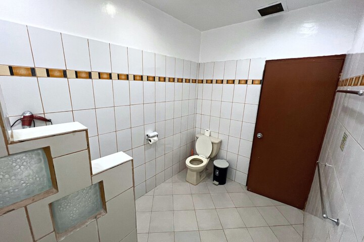 Room 52 of 122