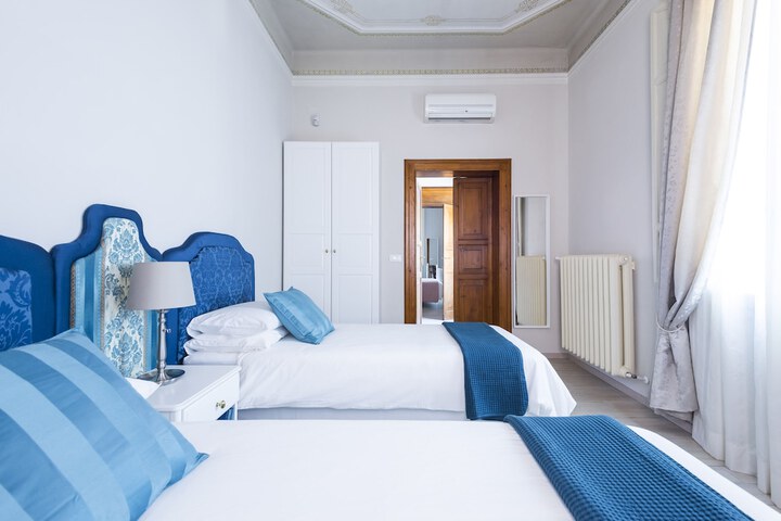 Room 7 of 48