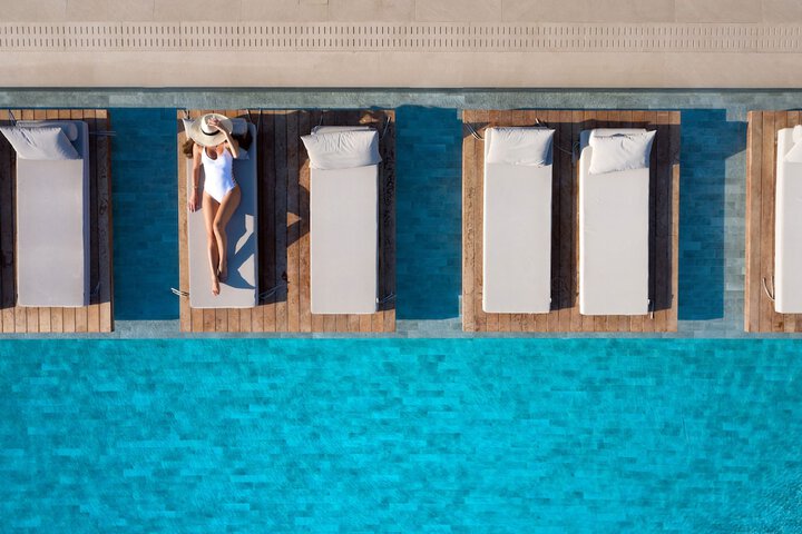 Hotel with Pool