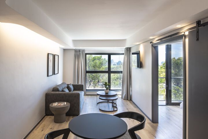 Room 25 of 165