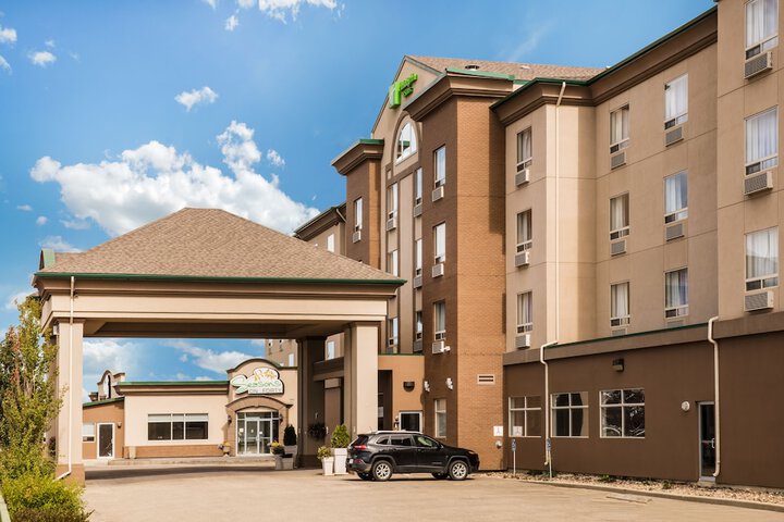 grande prairie hotels with hot tubs