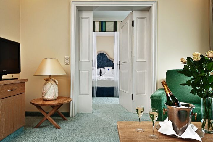 Room 18 of 80
