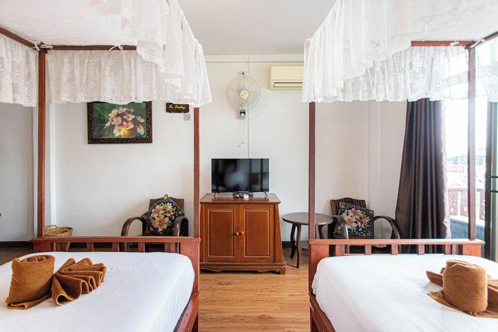Room 9 of 34