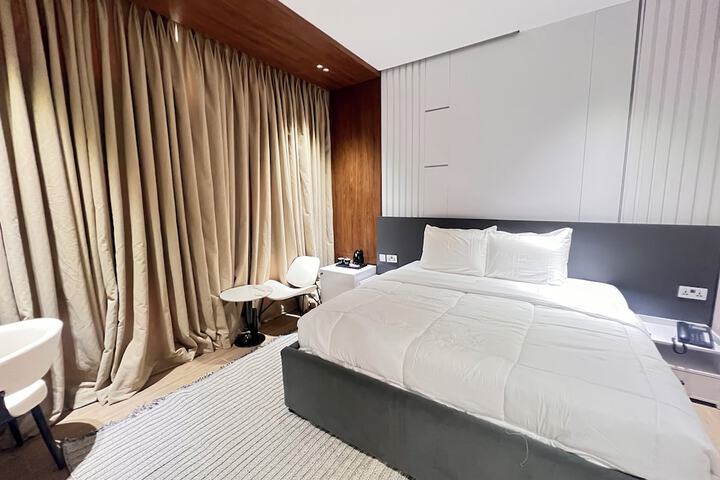 Room 7 of 61