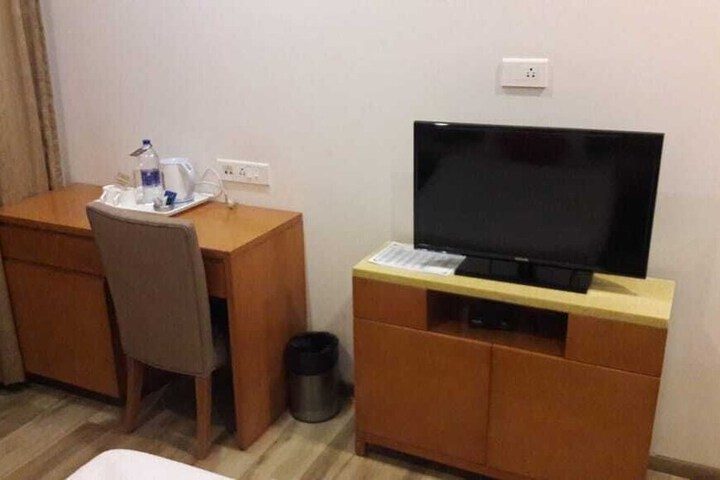 Room 9 of 15