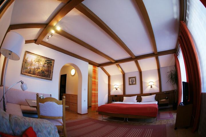 Room 7 of 65