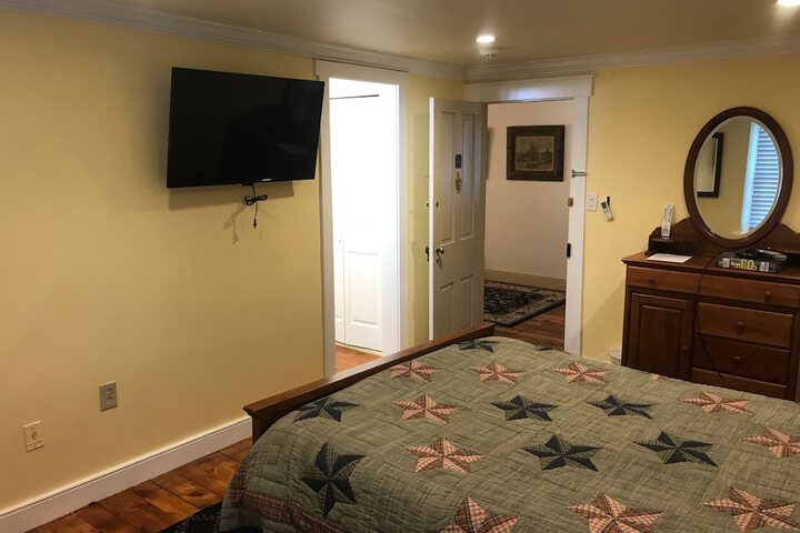 Room 33 of 64
