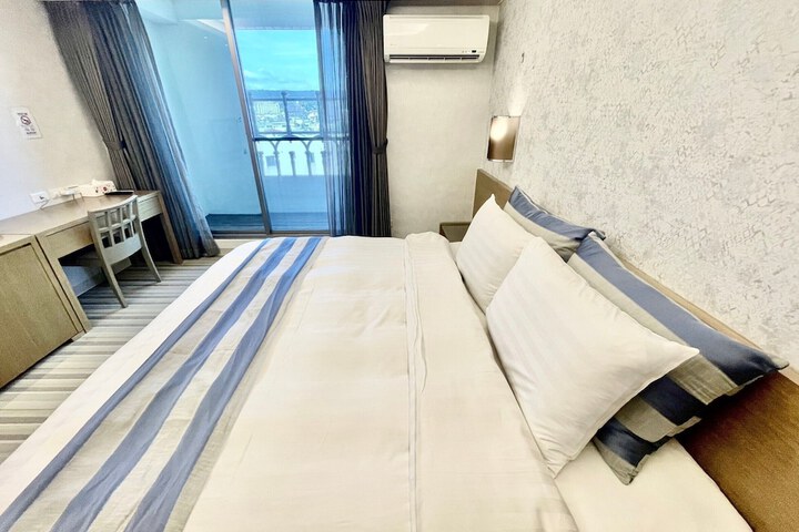 Room 18 of 30