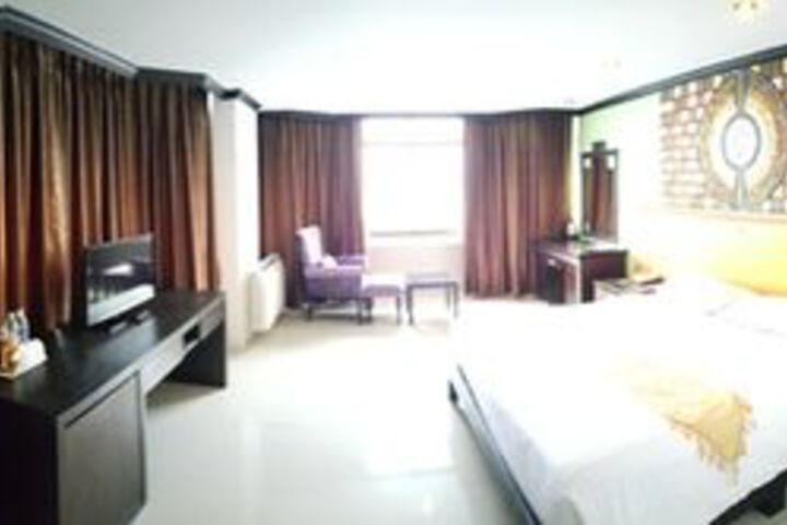 Room 51 of 103