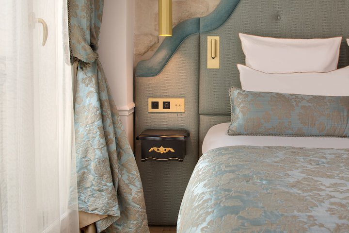 Room 32 of 68