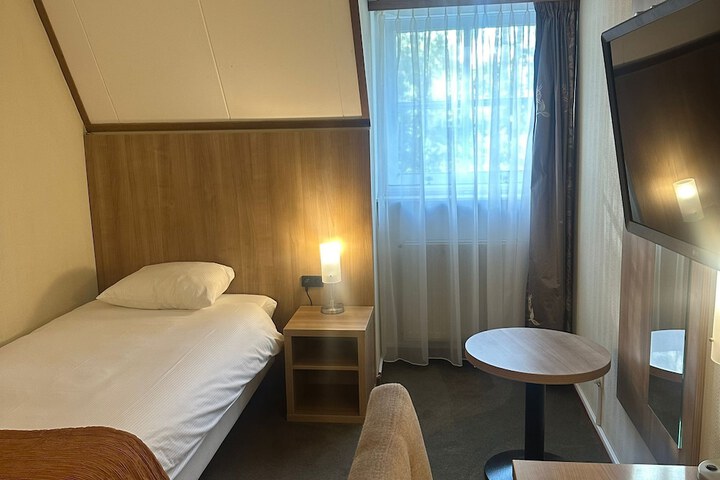Room 6 of 52