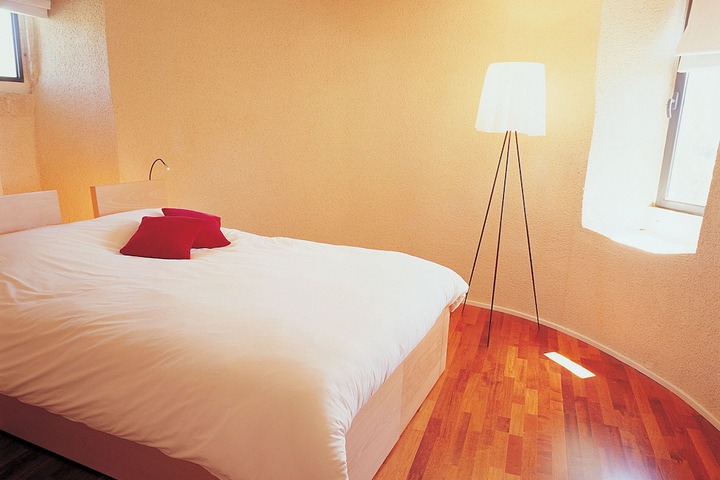 Room 9 of 47