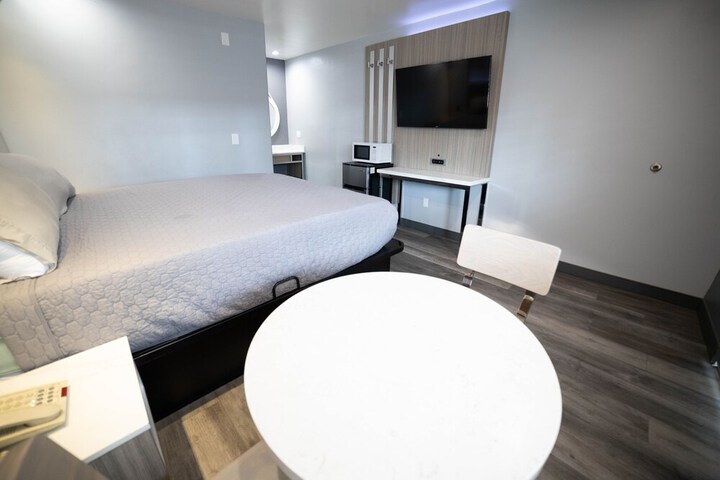 1 King Bed (11 of 23)