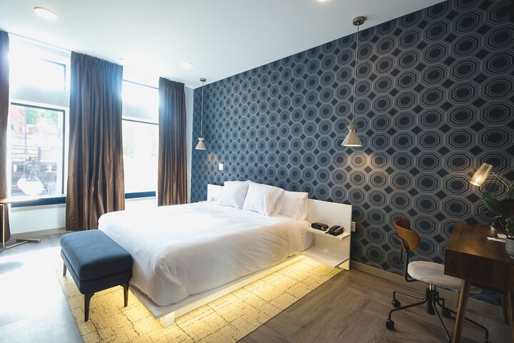 Room 8 of 18