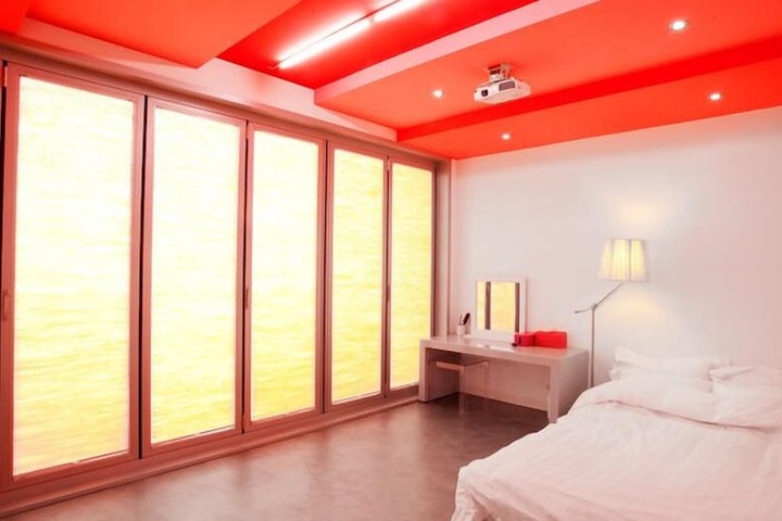 Room 12 of 37