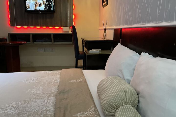 Room 25 of 288