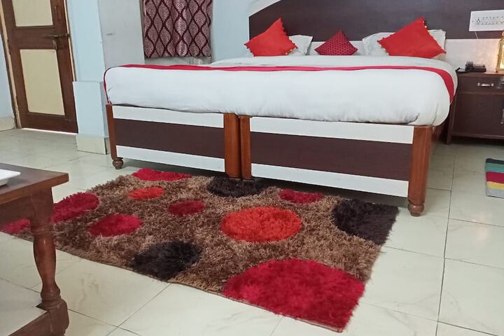 Room 13 of 36
