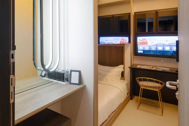 Room 65 of 180