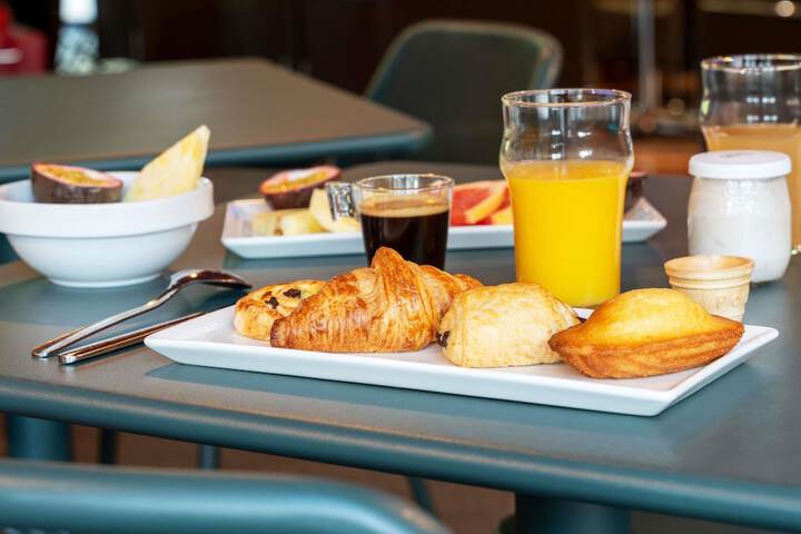 Breakfast/Coffee Service 30 of 48