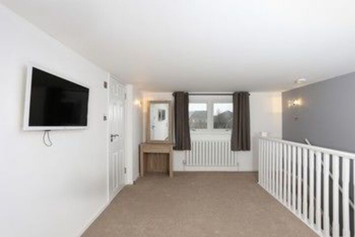 Room 6 of 28