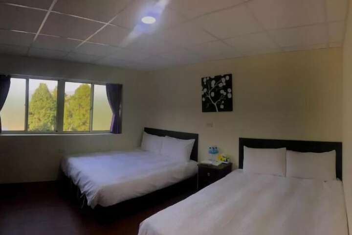 Room 6 of 19