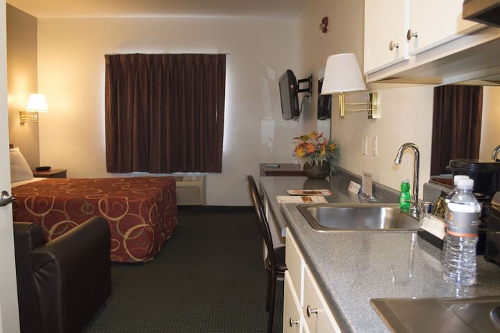 Room 6 of 17