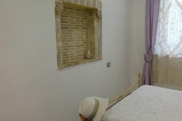 Room 8 of 34