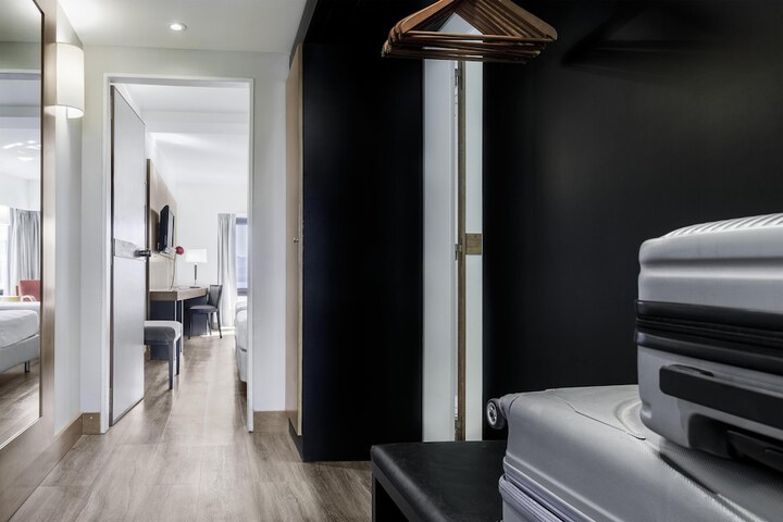 Room 10 of 39