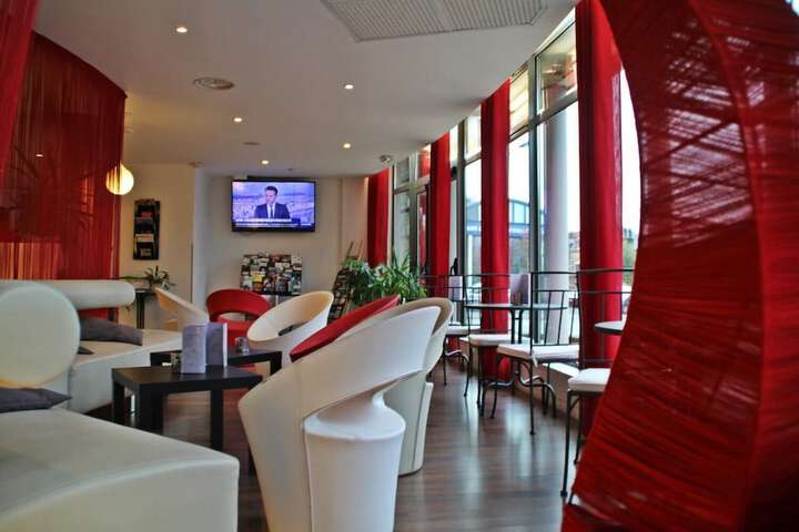Entrance & Lobby