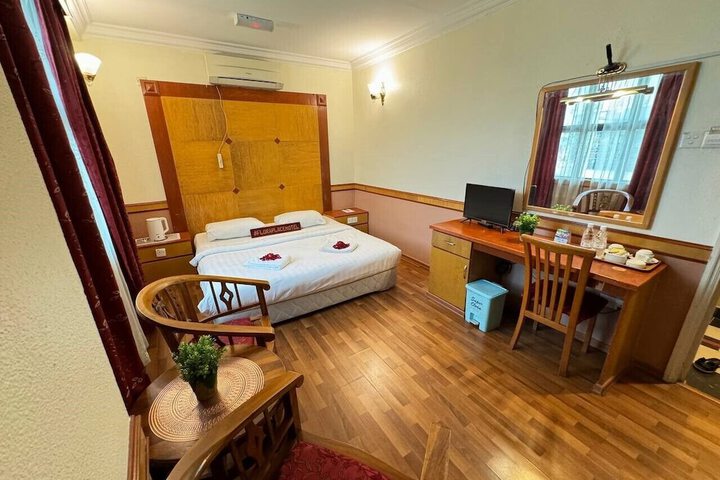 Room 18 of 48