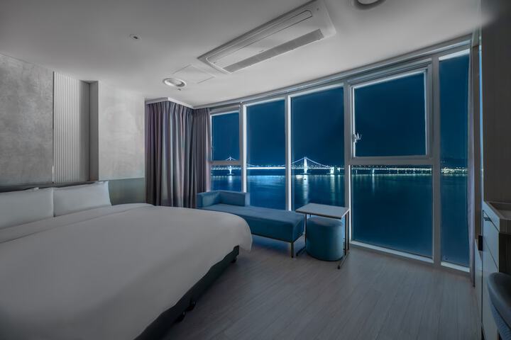 Room 16 of 72