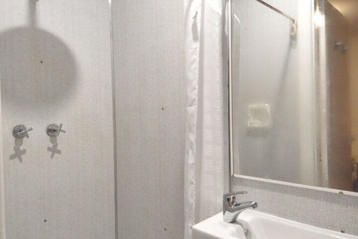 Room 13 of 25