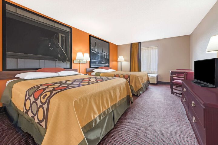 2 Queen Beds (2 of 12)