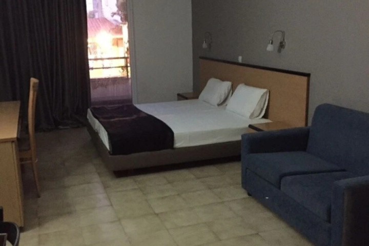 Room 4 of 11