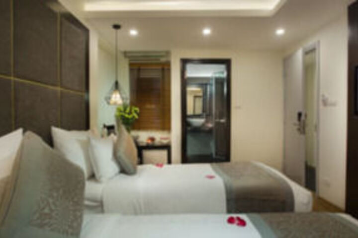 Room 13 of 33