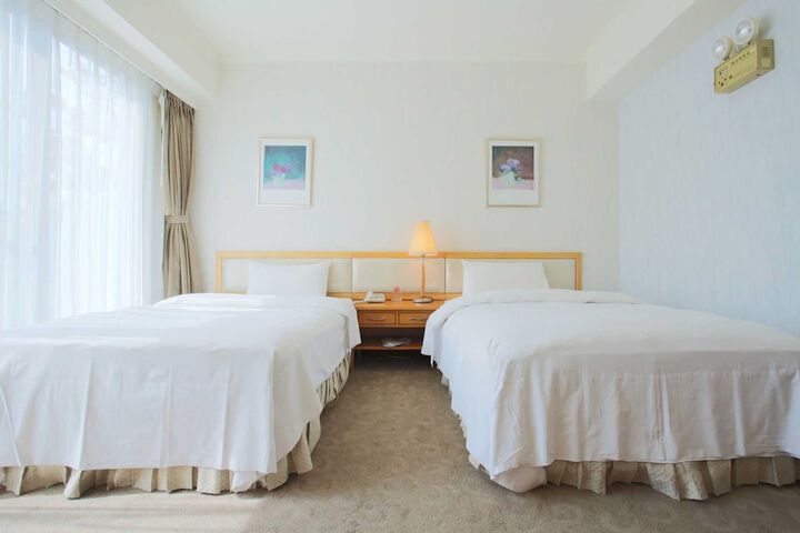 Room 12 of 40