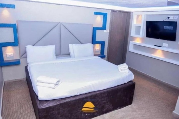 Room 9 of 20