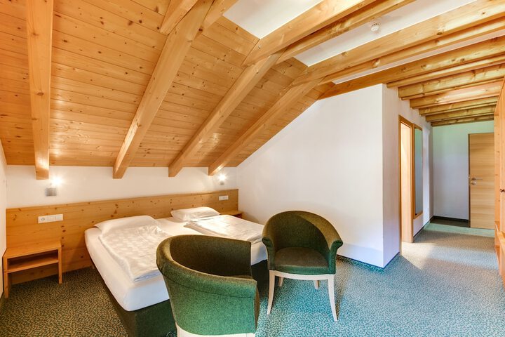 Room 8 of 70