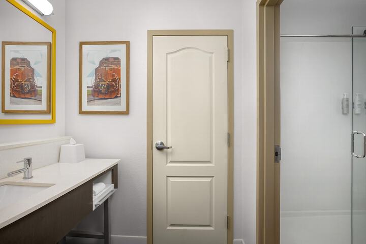 Room 21 of 37