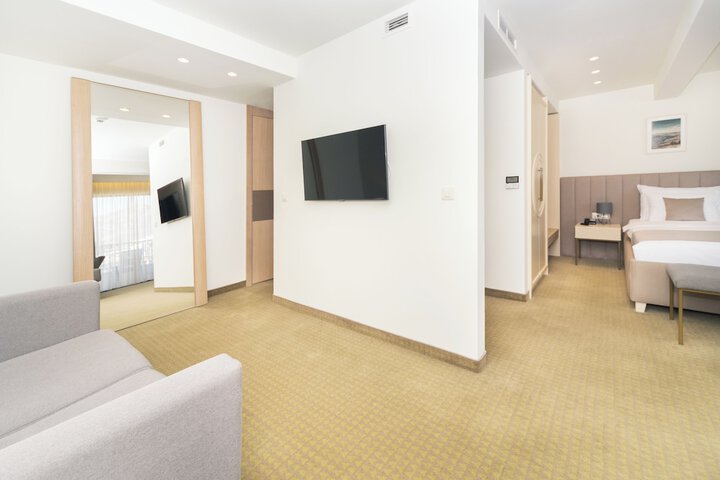 Room 15 of 30