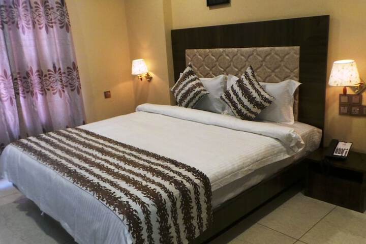 Room 27 of 71