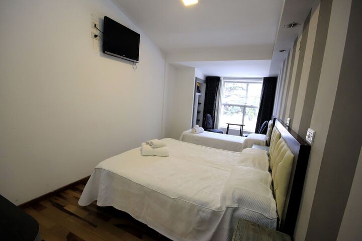 Room 12 of 38