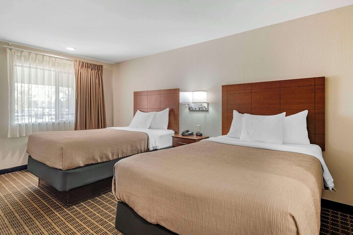 2 Double Beds (6 of 6)