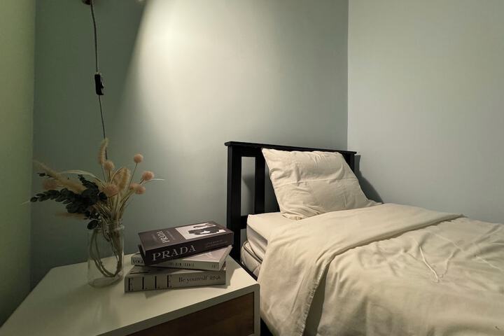 Room 6 of 49